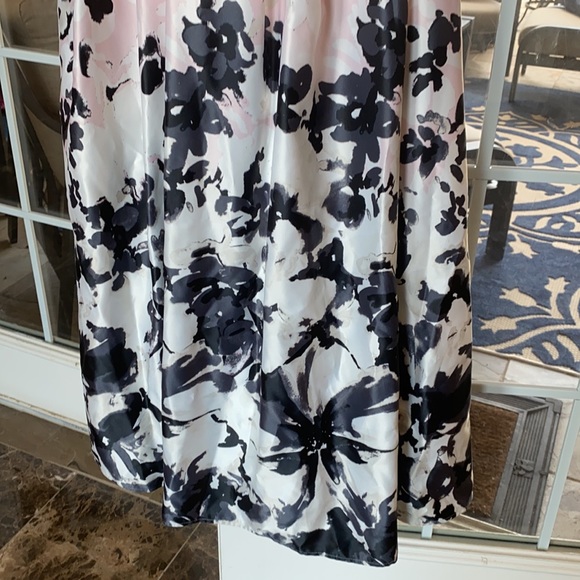 Beautiful print elegant dress - Picture 2 of 3